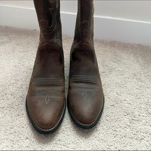 Brown Ariat cowboy boots size 7